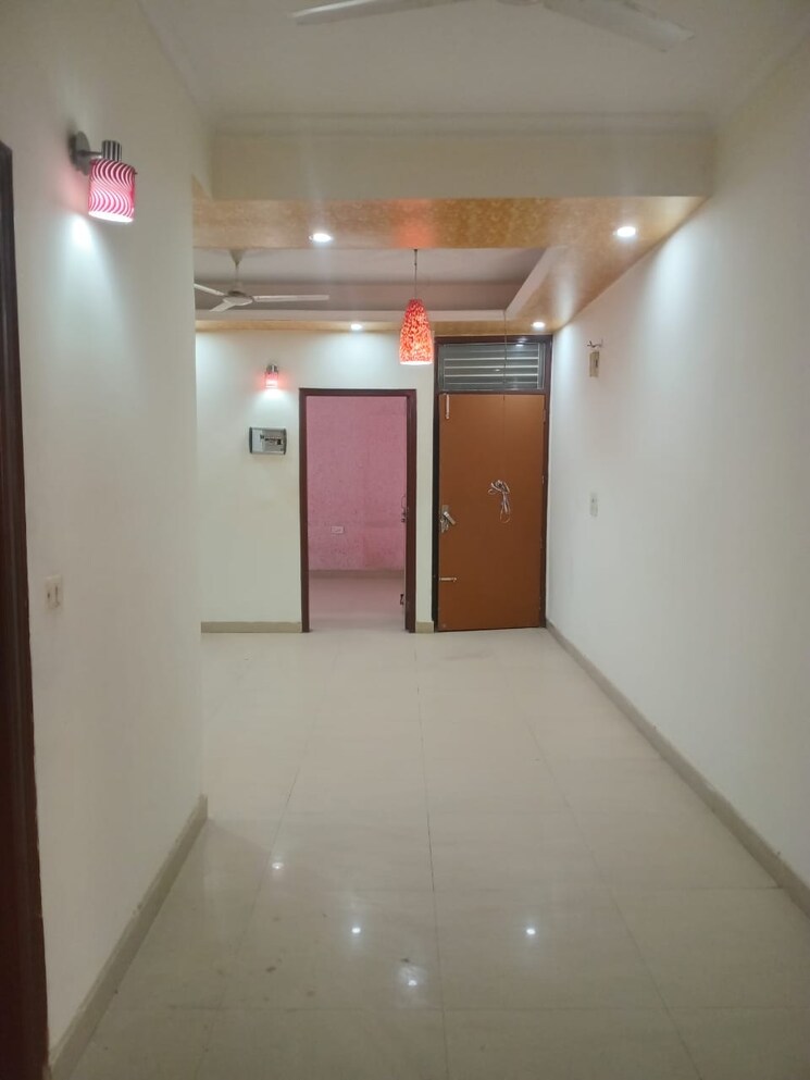 Room, dwarka mor 3.5 Bedroom 1200 Sq.Ft. Builder Floor In Dwarka Mor Delhi 8572624