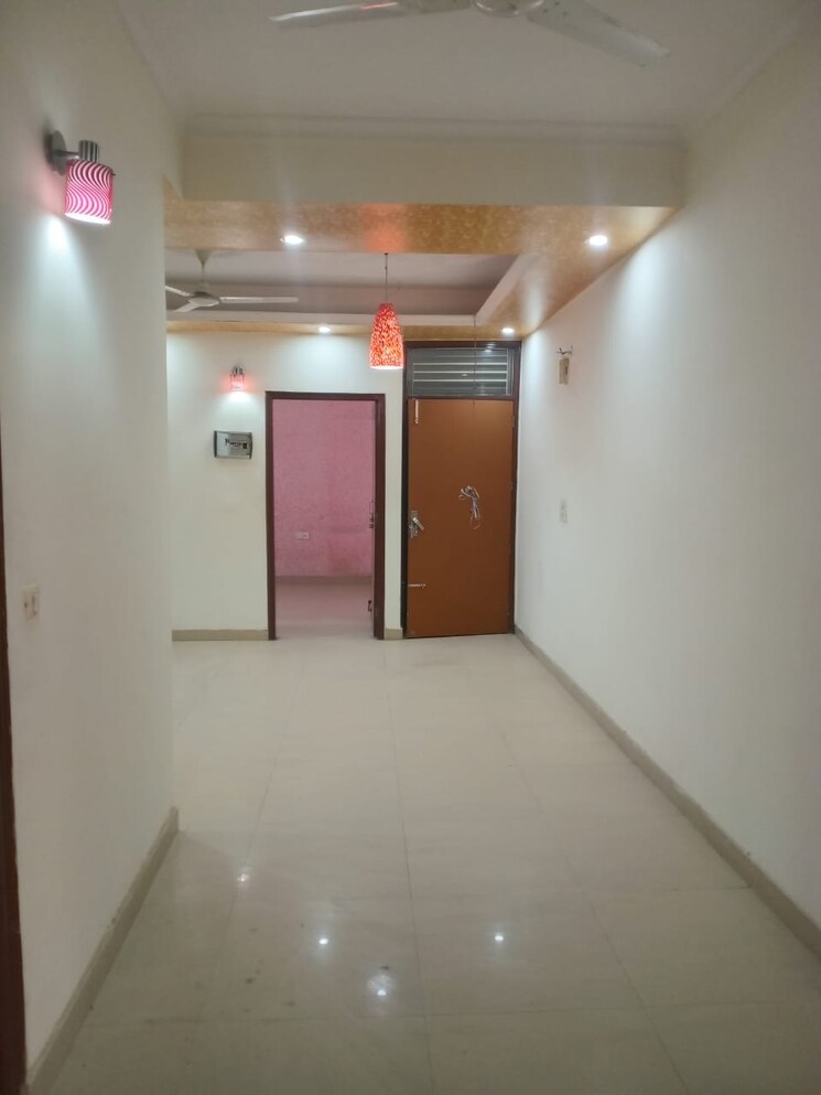 Room, dwarka mor 3.5 Bedroom 1200 Sq.Ft. Builder Floor In Dwarka Mor Delhi 8572624