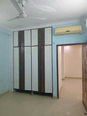 Room in 3.5 BHK Builder Floor at Dwarka Mor – for Rent