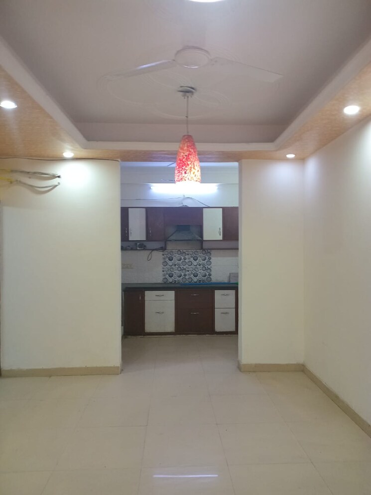 Room, dwarka mor 3.5 Bedroom 1200 Sq.Ft. Builder Floor In Dwarka Mor Delhi 8572624