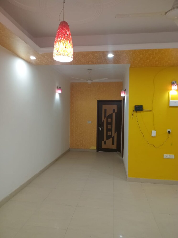 Room, dwarka mor 3.5 Bedroom 1200 Sq.Ft. Builder Floor In Dwarka Mor Delhi 8572624