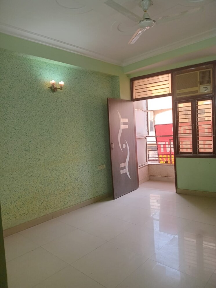 Room, dwarka mor 3.5 Bedroom 1200 Sq.Ft. Builder Floor In Dwarka Mor Delhi 8572624