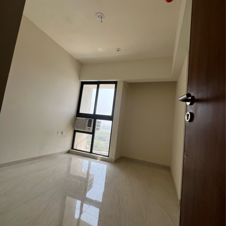 Room, lodha-crown-quality-homes 1 Bedroom 317 Sq.Ft. Apartment In Saket Complex Thane 8572988