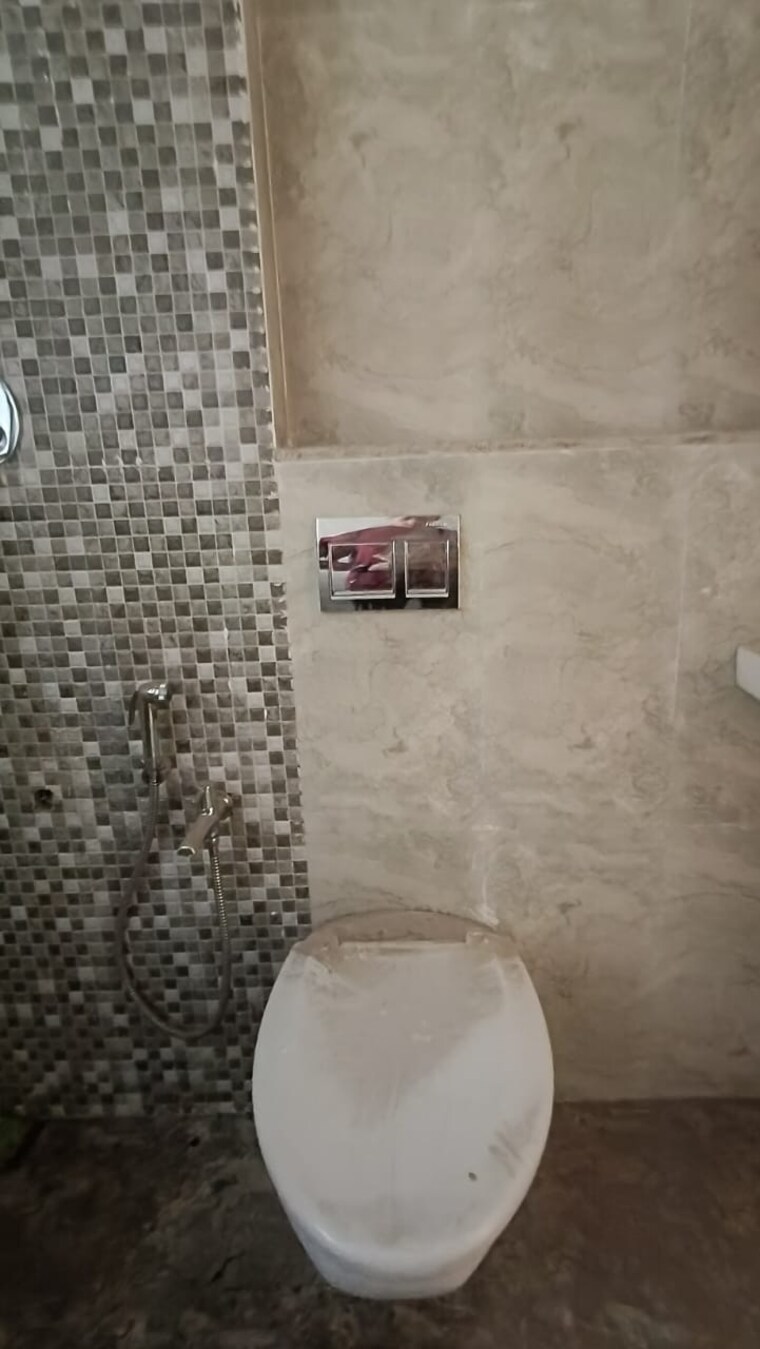 Bathroom, mulund west 2 Bedroom 725 Sq.Ft. Apartment In Mulund West Mumbai 8573296