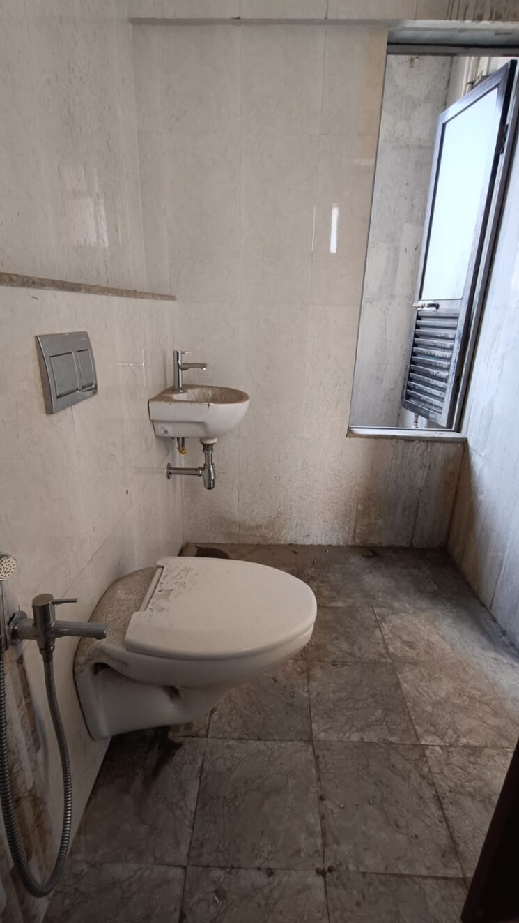 Bathroom, mulund west 2 Bedroom 725 Sq.Ft. Apartment In Mulund West Mumbai 8573296