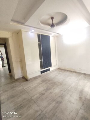 Room in 3.5 BHK Builder Floor at Mansarover Garden – for Sale
