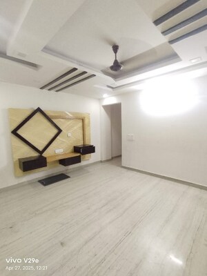 Room in 3.5 BHK Builder Floor at Mansarover Garden – for Sale