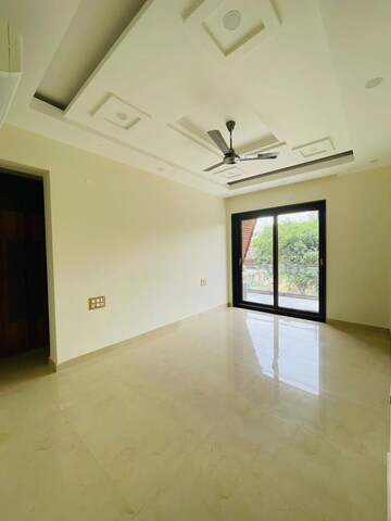 Room in 4 BHK Builder Floor at Ansal API Esencia, Sector 67 – for Rent