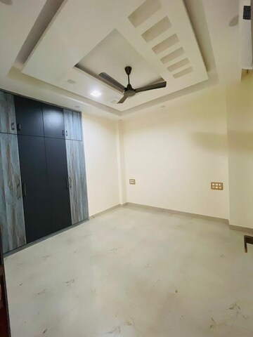 Room in 4 BHK Builder Floor at Ansal API Esencia, Sector 67 – for Rent