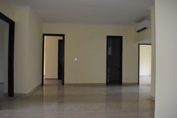 Room in 4 BHK Builder Floor at Ansal API Esencia, Sector 67 – for Rent