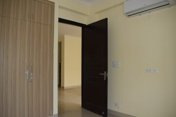Room in 4 BHK Builder Floor at Ansal API Esencia, Sector 67 – for Rent