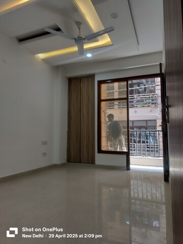 Room in 3 BHK Builder Floor at Chattarpur – for Rent
