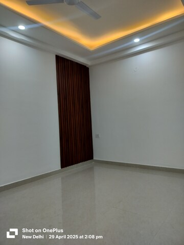 Room in 3 BHK Builder Floor at Chattarpur – for Rent
