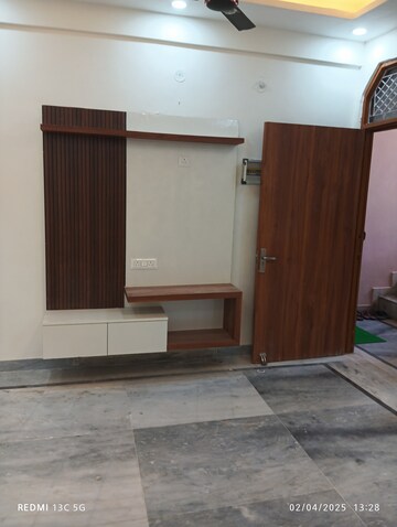 Room in 3 BHK Builder Floor at Rajendra Nagar – for Rent