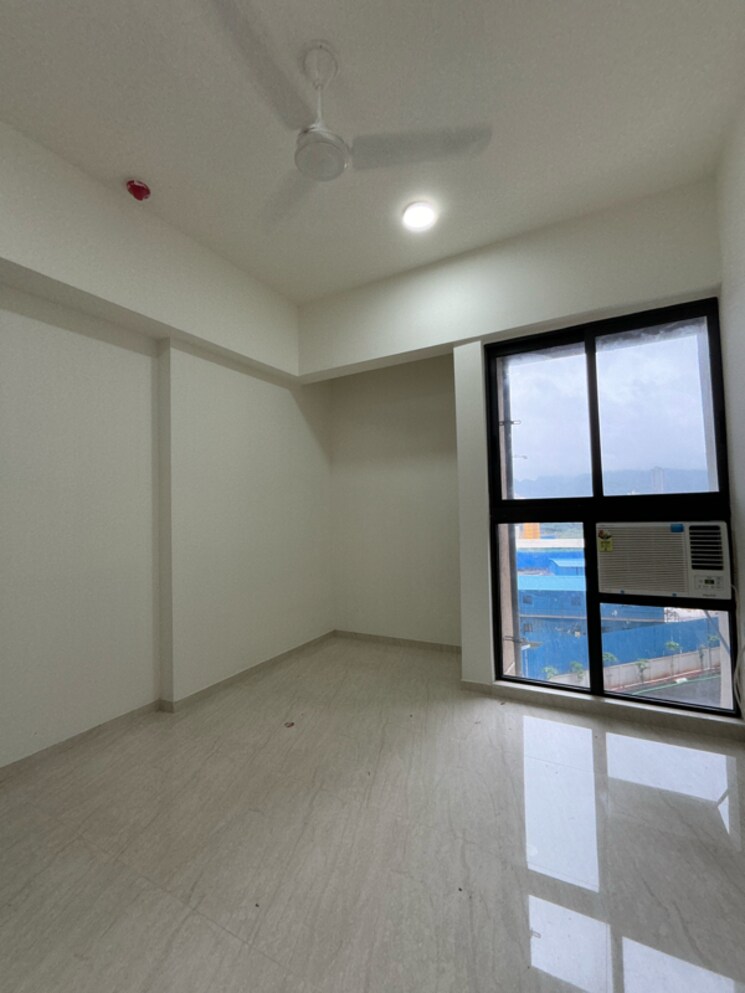 Room, lodha-crown-quality-homes 1 Bedroom 317 Sq.Ft. Apartment In Saket Complex Thane 8574656