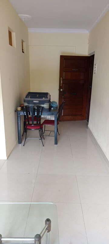 Room in 2.5 BHK Apartment at Andheri Panchvati CHS, Andheri West – for Rent