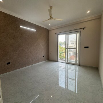Room in 3 BHK Villa at East Canal Road – for Sale