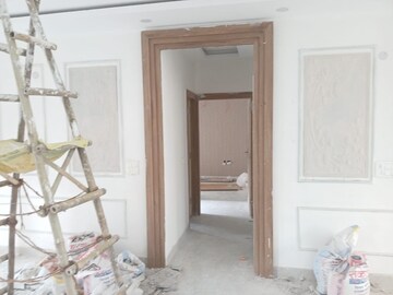 Room in 3 BHK Apartment at Antriksh Overseas Apartment, Sector 50 – for Sale