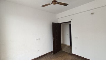 Room in 3 BHK Apartment at Sector 70 – for Rent