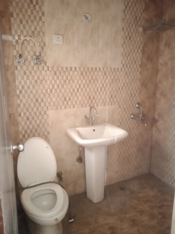 Master Bedroom in 2 BHK Apartment at Sector 70 – for Rent