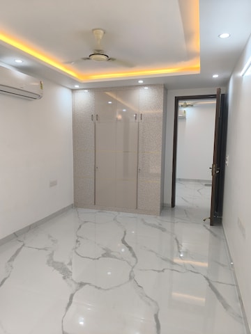 Room in 4 BHK Apartment at Vasant Kunj – for Sale