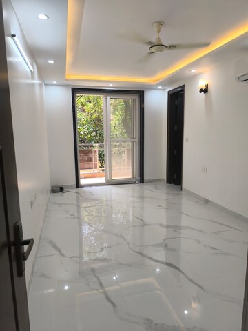 Room in 4 BHK Apartment at Vasant Kunj – for Sale