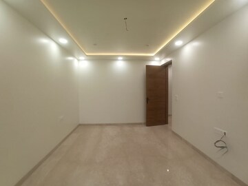 Room in 4 BHK Apartment at Vasant Kunj – for Sale