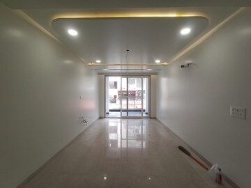 Room in 4 BHK Apartment at Vasant Kunj – for Sale