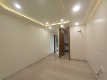 Room in 4 BHK Apartment at Vasant Kunj – for Sale