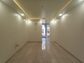 Room in 4 BHK Apartment at Vasant Kunj – for Sale