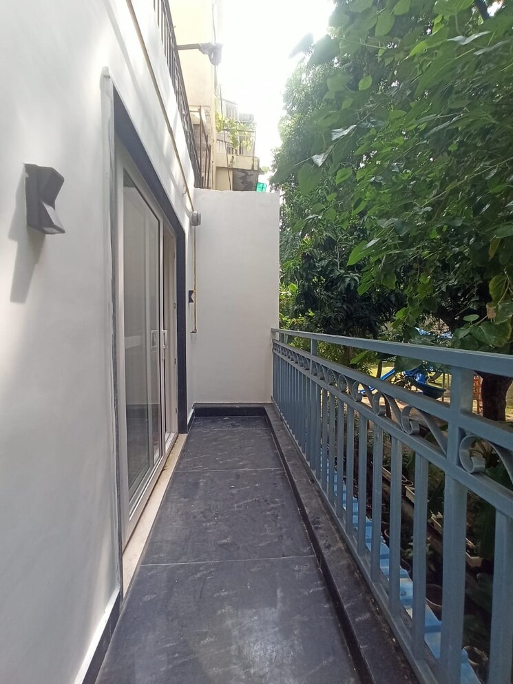 Balcony, vasant kunj 4 Bedroom 1800 Sq.Ft. Apartment In Vasant Kunj Delhi 8577649