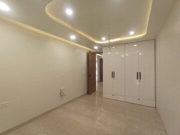 Room in 4 BHK Apartment at Vasant Kunj – for Sale