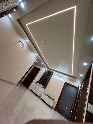 Room in 2 BHK Builder Floor at Sector 37c – for Rent