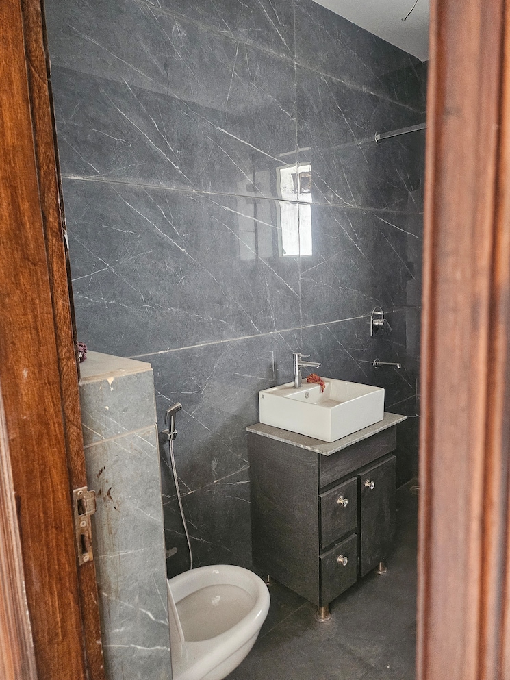 Bathroom, uttam-builder-floors 3 Bedroom 1895 Sq.Ft. Builder Floor In Sainik Colony Faridabad 8577715