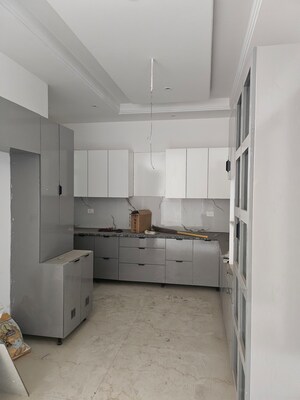 Building Lobby in 3 BHK Builder Floor at Uttam Builder Floors, Sainik Colony – for Sale