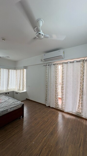 Bedroom in 3 BHK Apartment at Hazratganj – for Rent