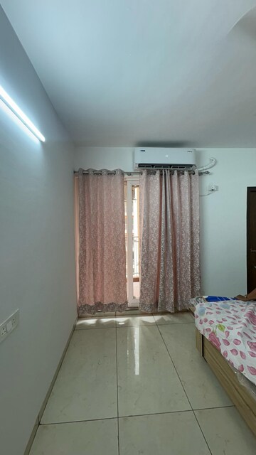 Bedroom in 3 BHK Apartment at Hazratganj – for Rent