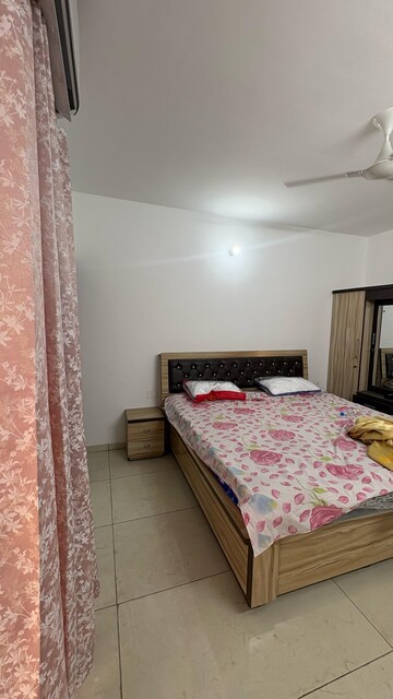 Bedroom in 3 BHK Apartment at Hazratganj – for Rent
