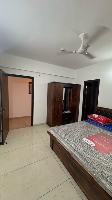 Bedroom in 3 BHK Apartment at Hazratganj – for Rent