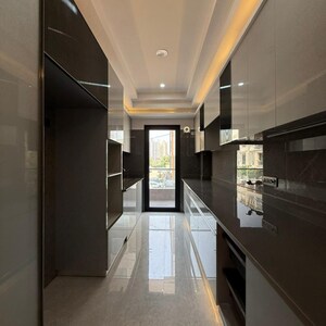 Building Lobby in 4 BHK Builder Floor at Ansal API Esencia, Sector 67 – for Sale