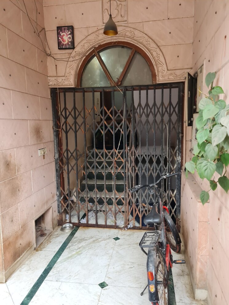 Exterior View, sector 12 6 Bedroom 171 Sq.Mt. Independent House In Sector 12 Noida 8578625