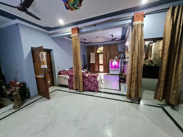 Gym, sector 12 6 Bedroom 171 Sq.Mt. Independent House In Sector 12 Noida 8578625
