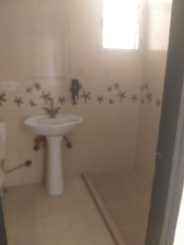 Bathroom, sector 120 3 Bedroom 1560 Sq.Ft. Apartment In Sector 120 Noida 8578706