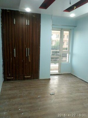 Room in 2 BHK Apartment at Prateek Laurel, Sector 120 – for Sale