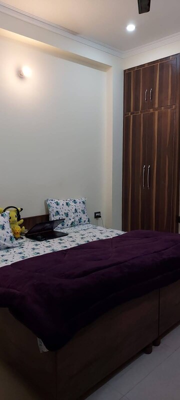 Bedroom in 1 RK Builder Floor at RWA DDA Flats Kalkaji, East Of Kailash – for Rent