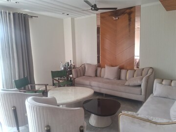 Team Area in 4 BHK Builder Floor at Dlf Phase I – for Rent
