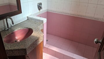 Bathroom in 6 BHK Villa at Dlf Phase I – for Rent