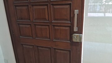Furnished Amenities in 6 BHK Villa at Dlf Phase I – for Rent