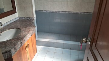 Bathroom in 6 BHK Villa at Dlf Phase I – for Rent