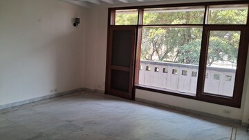 Room in 6 BHK Villa at Dlf Phase I – for Rent